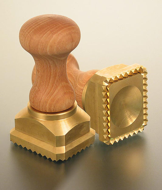 Emporte-pièce ravioli, bois/laiton, rectangulaire avec bord dentelé, 45x55mm, 1 pc